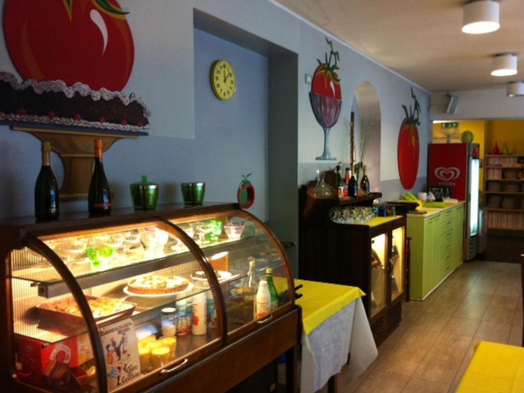 Albergo Ristorante Pomodoro Omegna Exterior foto